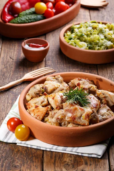 Trozos Carne Pollo Asada Muslo Pollo Deshuesado Parrilla —  Fotos de Stock