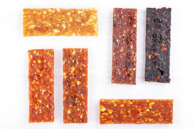 Meyve berry ve fındık enerji barlar