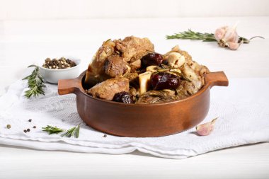 Ossobuco. Kızarmış kesme sığır eti shanks.