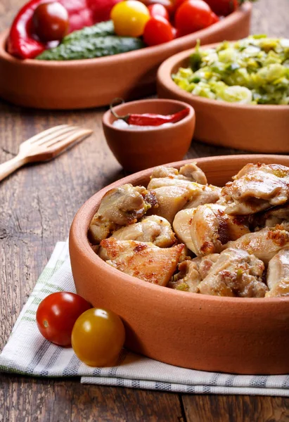 Trozos de carne de pollo asada . — Foto de Stock