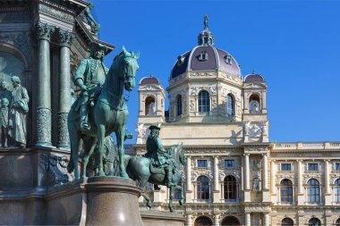 Avusturya, Viyana, Doğa Tarihi Müzesi, Maria Theresa Anıtı ve Bahçesi