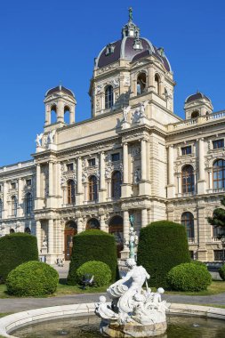 Avusturya, Viyana, Doğa Tarihi Müzesi, Maria Theresa Anıtı ve Bahçesi