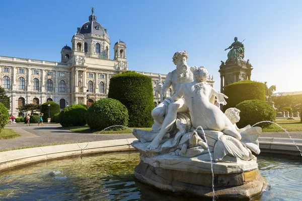 奥地利 维也纳 自然史博物馆 玛丽亚 特雷莎纪念碑和花园景观 — 图库照片