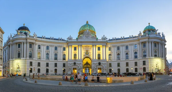 Akşam Karanlığında Viyana Daki Hofburg Mparatorluk Sarayı — Stok fotoğraf