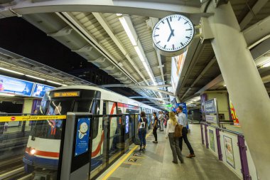 Bangkok, Gece Bts Tren İstasyonu
