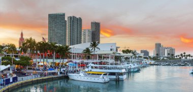 Miami, Bayside Alışveriş Merkezi Sunset 'te