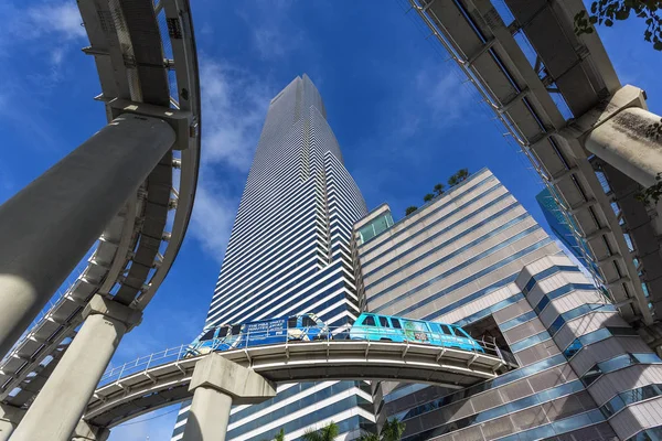 Metrorail y Miami Tower, Miami centro — Foto de Stock
