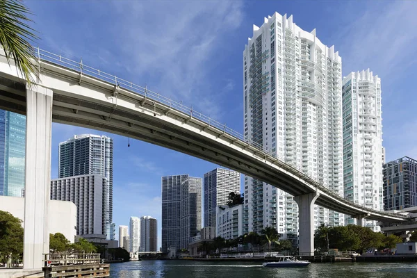 Centro de Miami, Riverwalk at Day —  Fotos de Stock