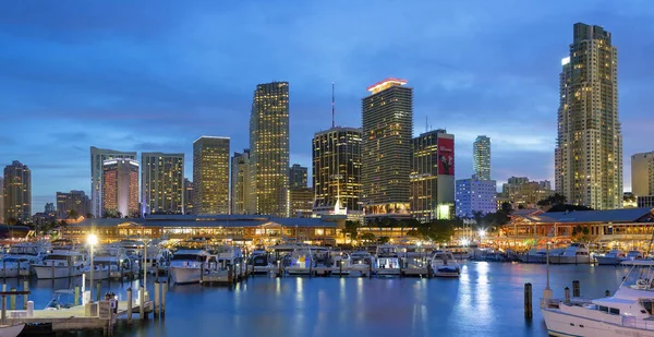 Miami, centro comercial Bayside al anochecer —  Fotos de Stock