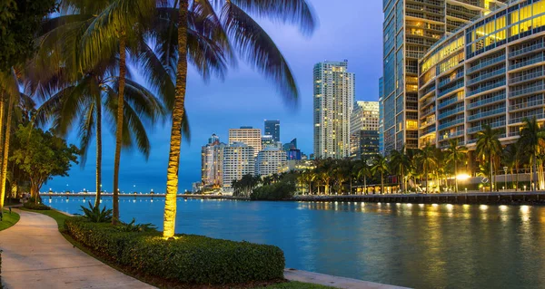 Miami, Downtown District al anochecer —  Fotos de Stock