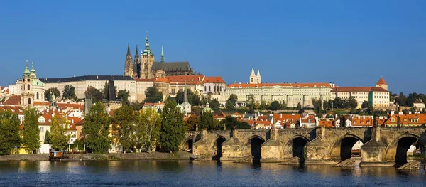 Katedrála sv. Víta a Pražský hrad — Stock fotografie