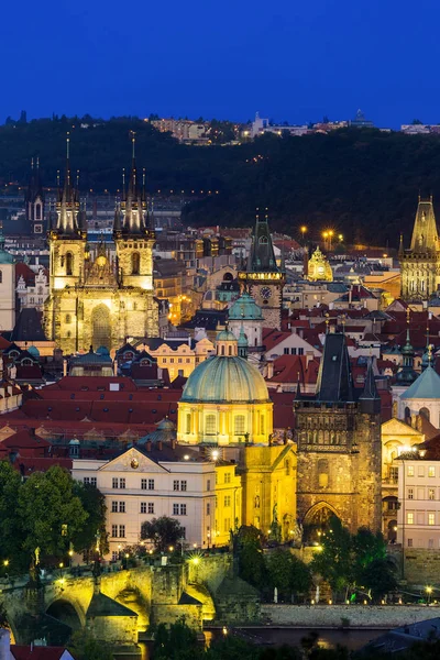 Česká republika, panorama Prahy za soumraku — Stock fotografie