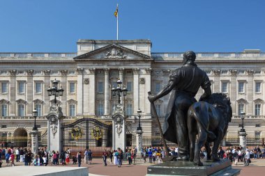 Buckingham Sarayı Londra, İngiltere Kraliçesinin evi..