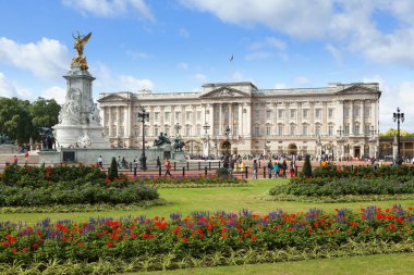 Buckingham Sarayı Londra, İngiltere Kraliçesinin evi..