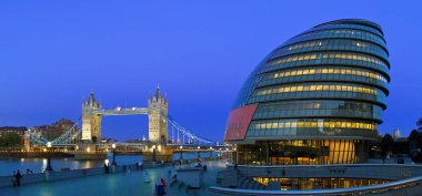Londra, Tower Bridge ve City Hall at Night