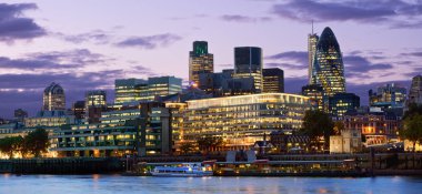 Londra, Dusk 'taki Finans Bölgesi