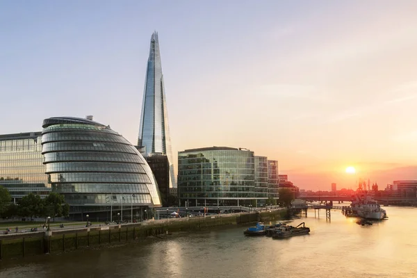 Londýnská radnice a střep při západu slunce — Stock fotografie