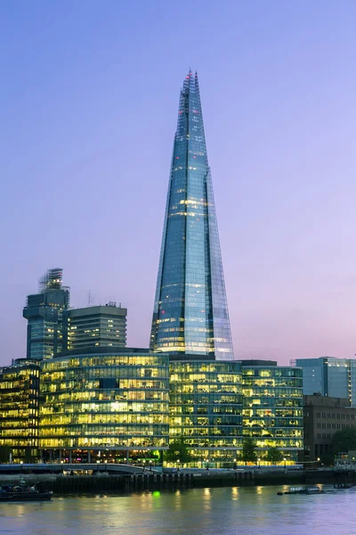 London City Hall and the Shard à noite — Fotografia de Stock