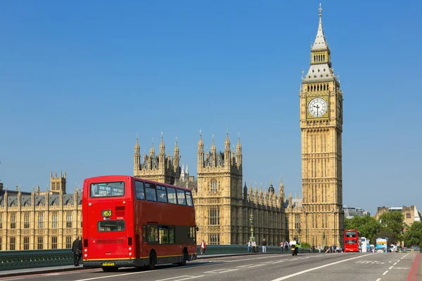 London, trafik på Westminster bridge — Stockfoto