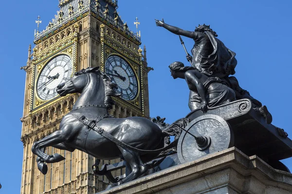 London, Big Ben och staty av Boadicea — Stockfoto