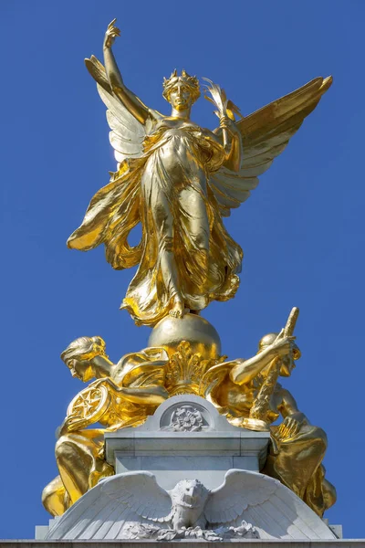ロンドンのヴィクトリア記念彫刻 — ストック写真
