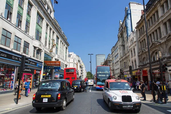 Londres, Tráfico en la calle Oxford — Foto de Stock