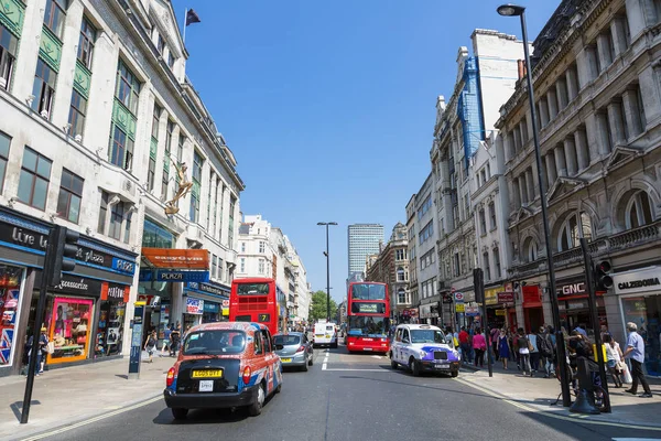 Londres, Tráfico en la calle Oxford — Foto de Stock