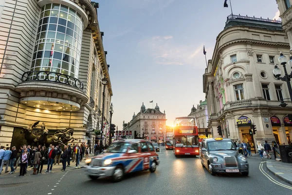 Londres, Tráfico en Piccadilly Circus — Foto de Stock