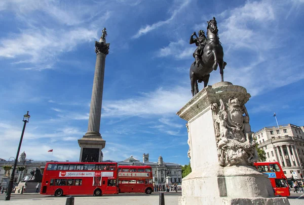 Лондон, Трафальгарська площа і колона Нельсона. — стокове фото