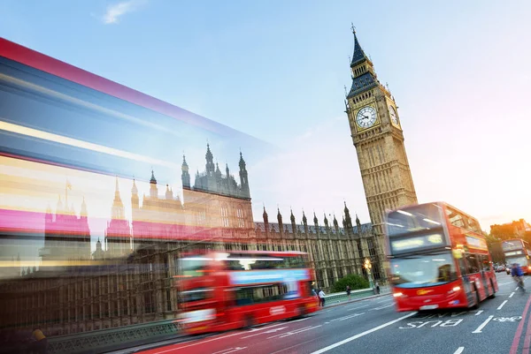 London, trafik på Westminster bridge — Stockfoto