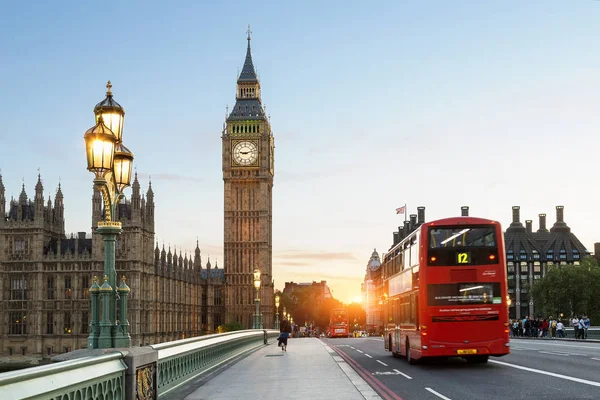 London, trafik på Westminster bridge — Stockfoto