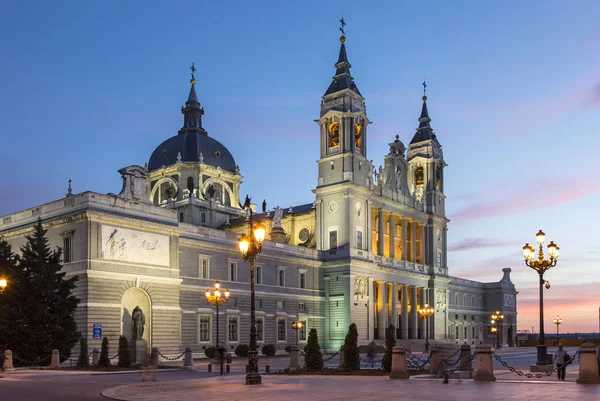 Madrid, almudena katedrális — Stock Fotó