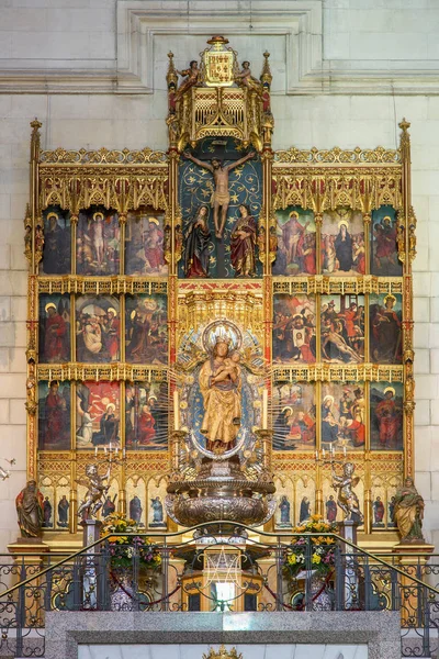 Madryt, Katedra almudena — Zdjęcie stockowe