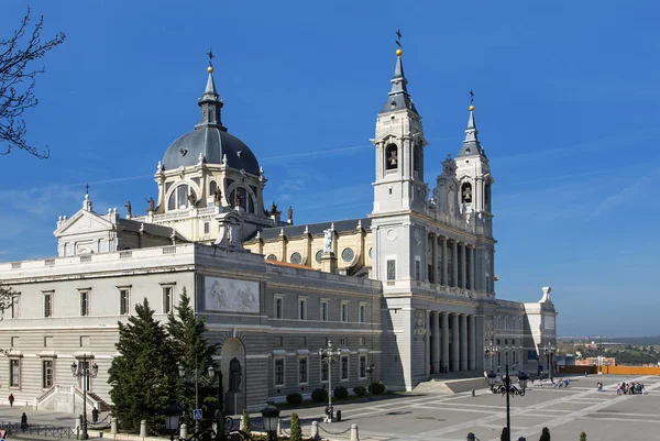 Madrid, almudena katedrális — Stock Fotó
