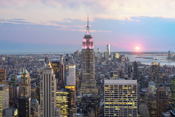 Skyline of New York with Empire State Building — стоковое фото