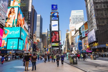 New York şehri, Times Meydanı geceleri aydınlanıyor