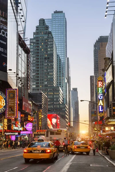 Ciudad de Nueva York, Tráfico nocturno — Foto de Stock