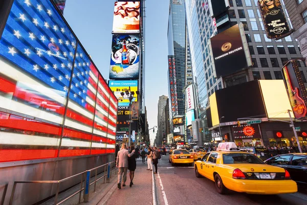 Ciudad de Nueva York, Plaza del Tiempo por la noche — Foto de Stock