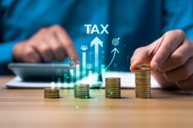 Hesap makinesi, rapor ve denetim, bütçe planlaması, gelir analizi, vergi uyumluluğu, kar yönetimi ve organizasyonel mali strateji için para yığını içeren iş muhasebe ve finans kavramı