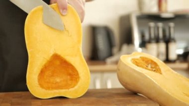 Ev yapımı bir kabak pasta yapmak.