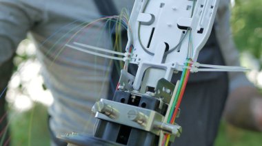 İletişim mühendisi sistemleri geri yükler.