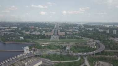 Hidroelektrik Santrali üzerinde uçan