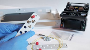 Bu düzeltme eki uygulama ağ donanımları sunucu odasında mühendisidir.