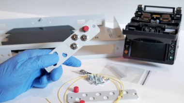 Bu düzeltme eki uygulama ağ donanımları sunucu odasında mühendisidir.