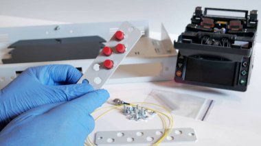 Bu düzeltme eki uygulama ağ donanımları sunucu odasında mühendisidir.