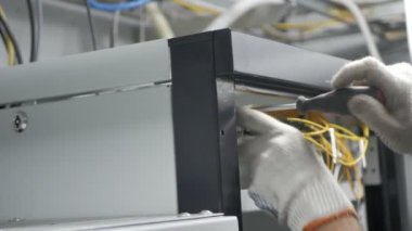 Çalışan telekomünikasyon mühendisi