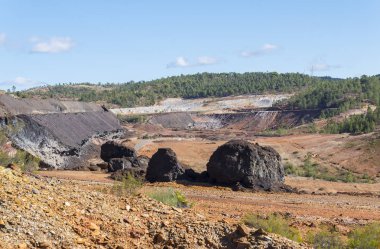 Huelva 'daki (İspanya) Riotinto eski madenlerinin kalıntıları)