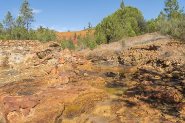 Huelva 'daki (İspanya) Riotinto eski madenlerinin kalıntıları)