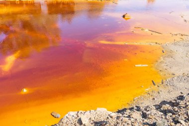 Huelva 'daki (İspanya) Riotinto eski madenlerinin kalıntıları)