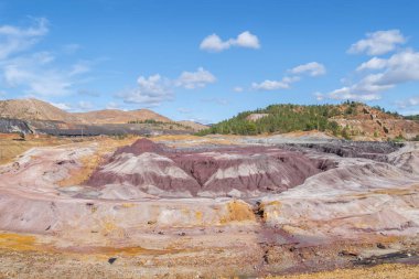 Huelva 'daki (İspanya) Riotinto eski madenlerinin kalıntıları)